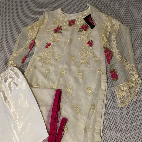 New With Tags - Pakistani Shalwar Kameez ShaPosh - Picture 1 of 12